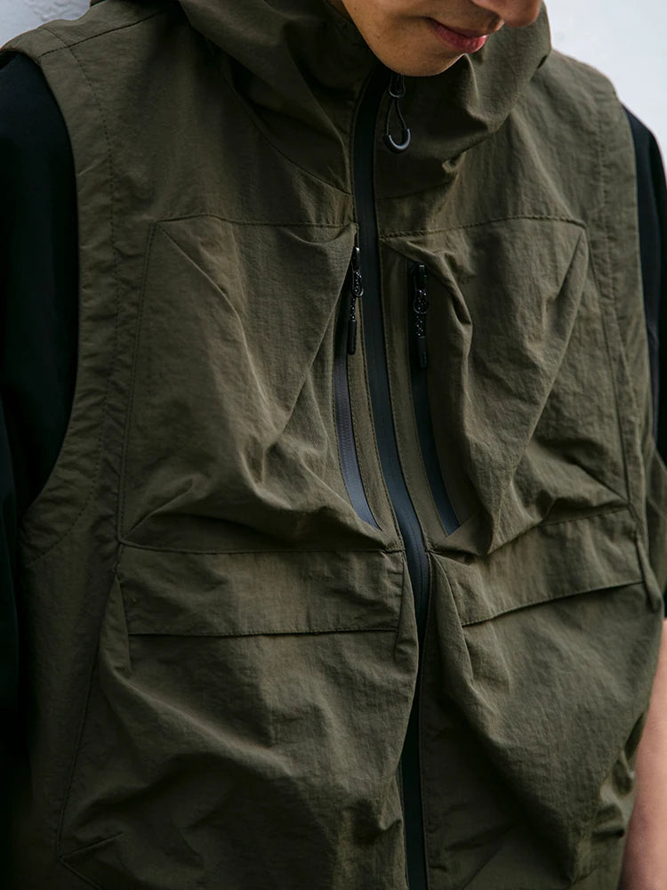 Japanese Outdoor Multi-Pocket Waterproof Cargo Hooded Vest For Men