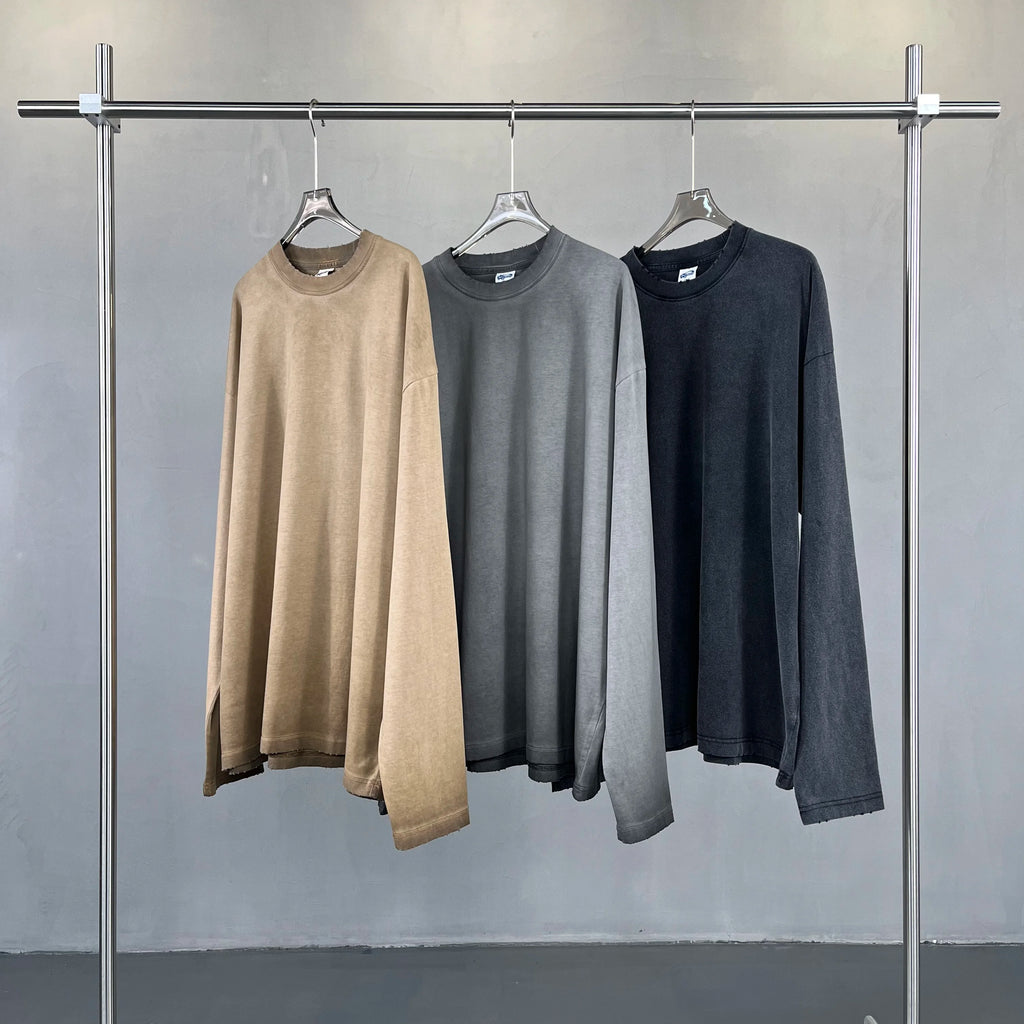 Long-sleeved t-shirt with bottom color